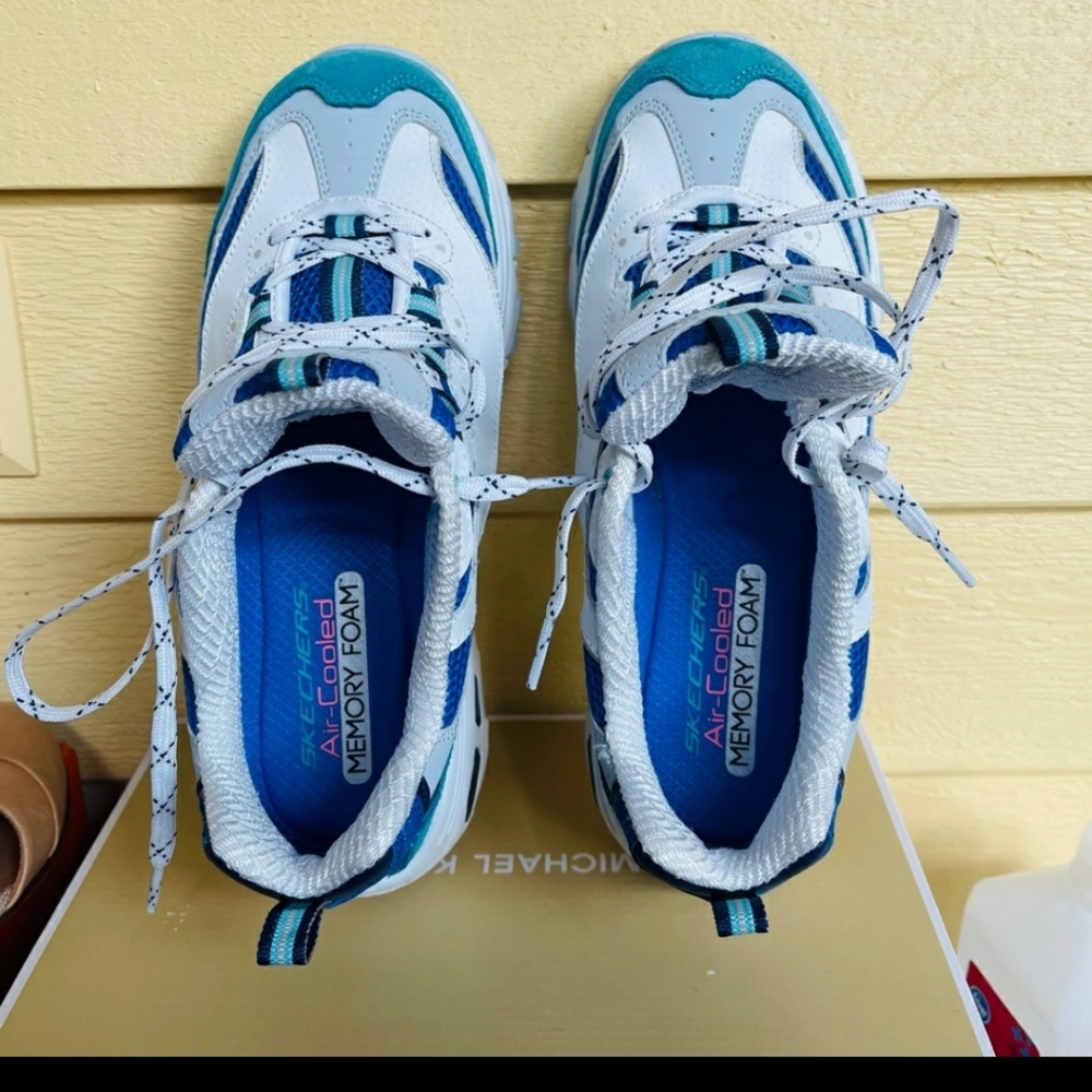 Skechers shoes size 9